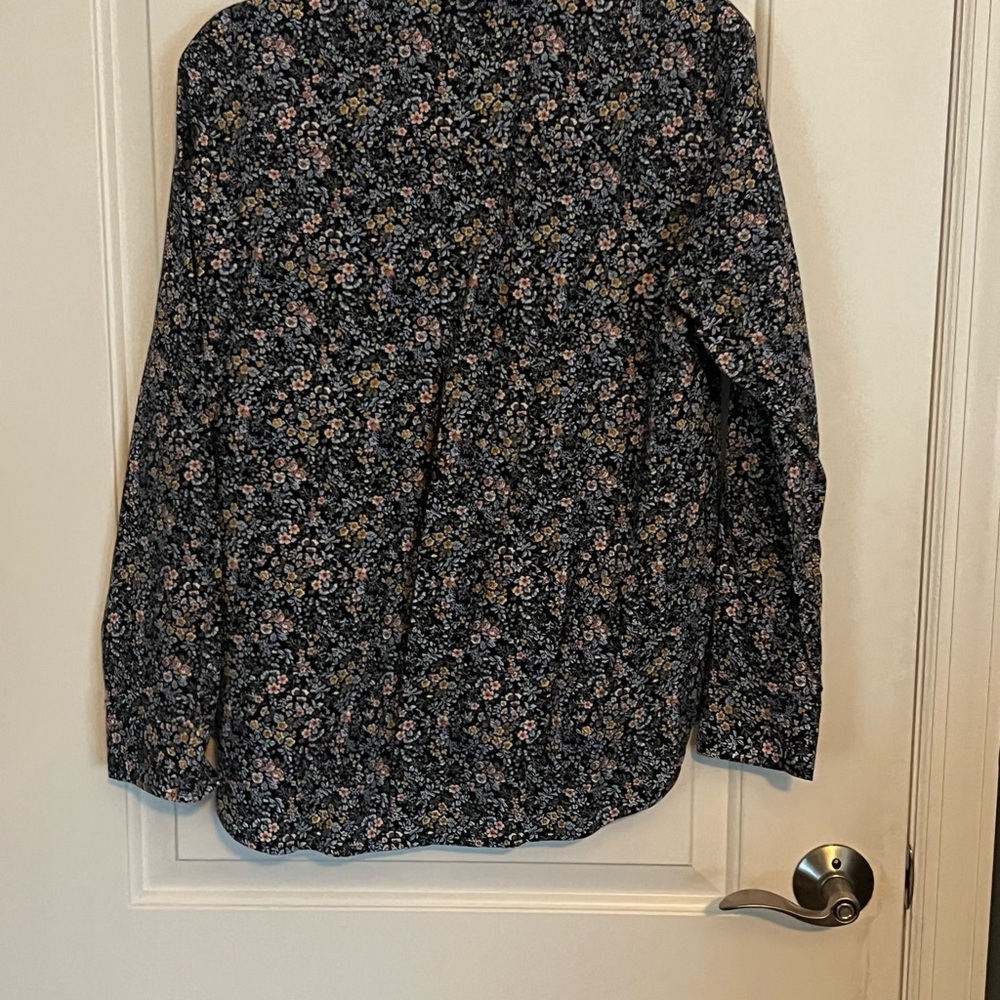 NWT Ann Taylor Loft Floral Button-Up Shirt - Picture 2 of 2